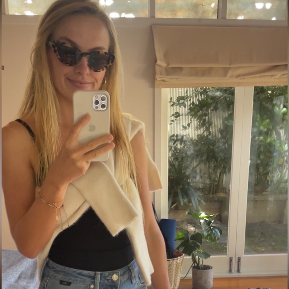 Meet your Posher, Angela - Picture 2 of 3